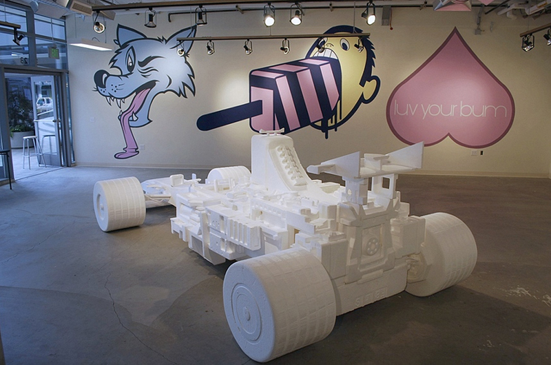 Illustration for article titled Artist Creates Life-Size F1 Car Out Of Styrofoam